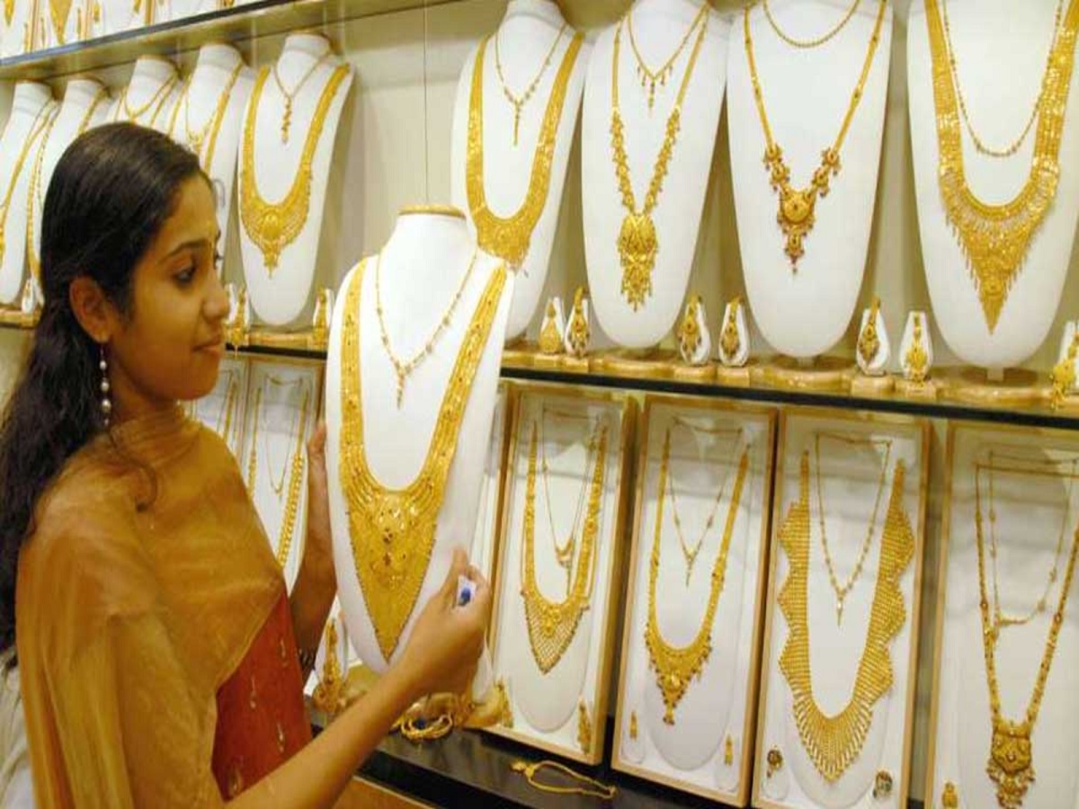 Gold के पीछे क्रेजी हैं इंडियन्स... भारतीयों के पास है 27,000 टन गोल्ड, कितना सोना रखा है गिरवी? 12 गोल्ड की कीमत 16.6 फीसदी बढ़ी