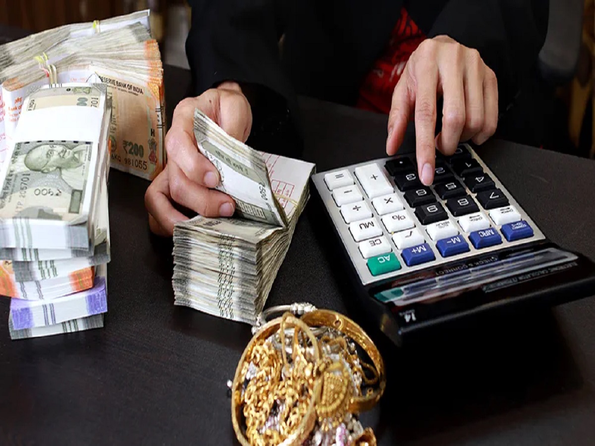 Gold के पीछे क्रेजी हैं इंडियन्स... भारतीयों के पास है 27,000 टन गोल्ड, कितना सोना रखा है गिरवी? 13 गोल्ड रिकॉर्ड हाई पर