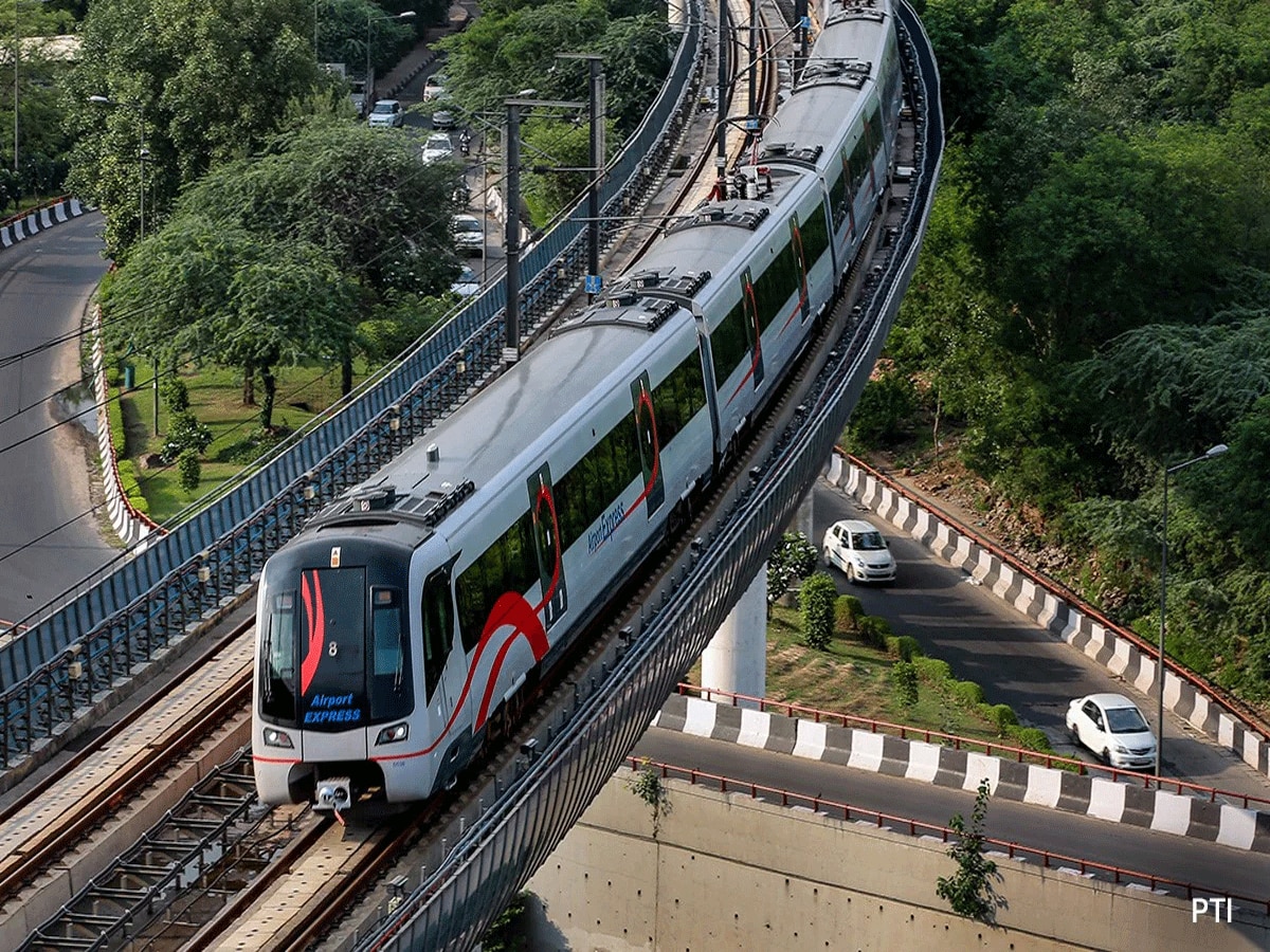 Delhi Metro Update: ITO और लोक कल्याण मार्ग मेट्रो स्टेशन पर एंट्री-एग्जिट शुरू, मगर होली पर सुबह नहीं चलेगी मेट्रो