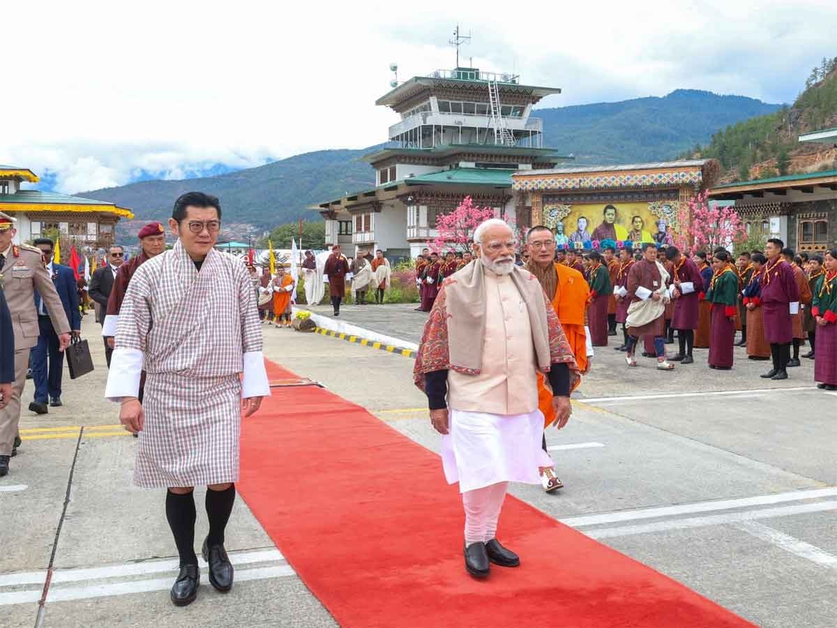 Pm Narendra Modi Bhutan Visit Bhutan King Won The Heart Came To Drop The Prime Minister To The 1008