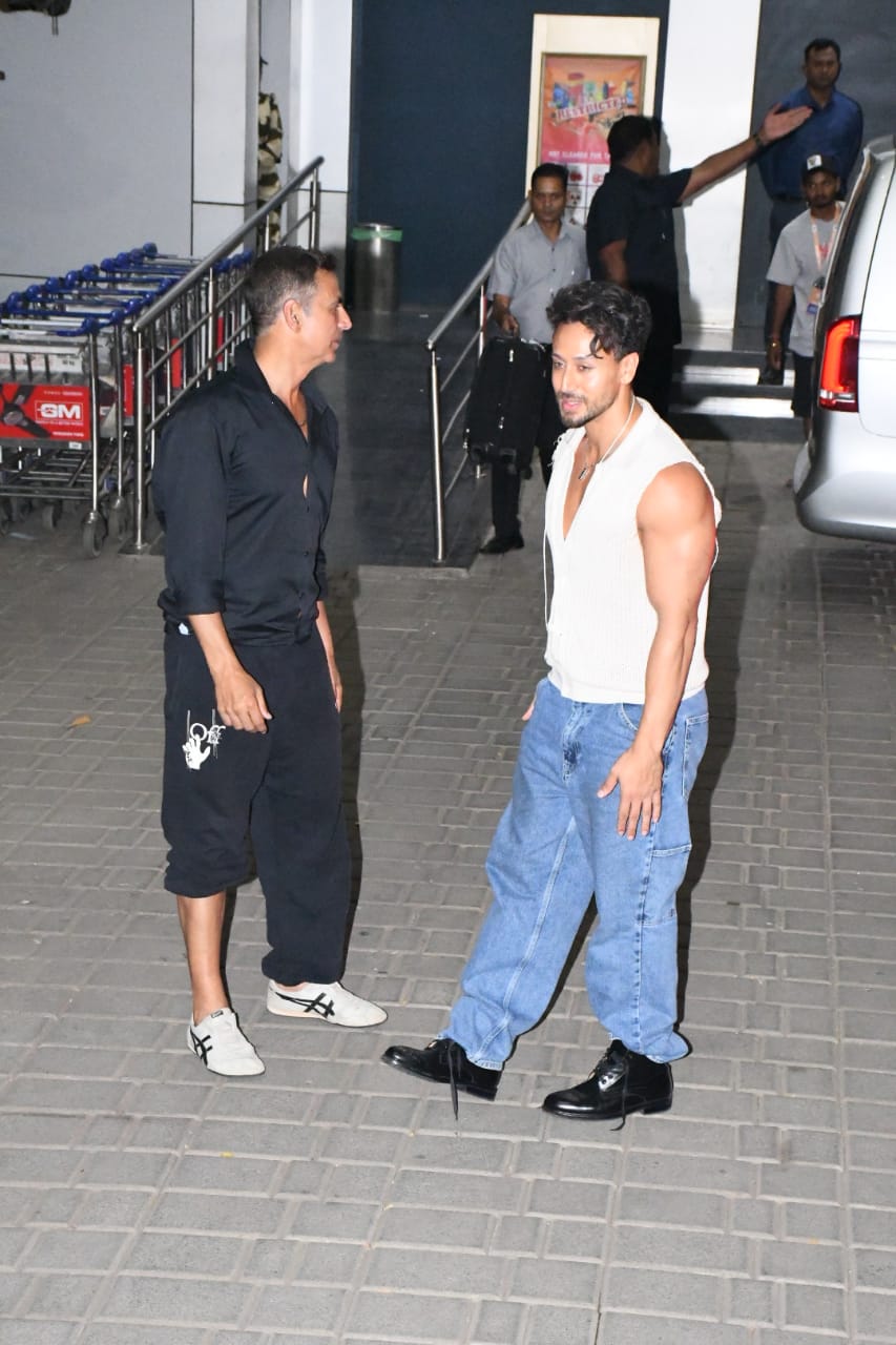 शॉर्ट्स में मानुषी छिल्लर ने ढाया कहर, तो विक्रांत मैसी ने दिखाया कूल अंदाज, देखें सितारों की फोटोज.... 13 अक्षय कुमार और टाइगर श्रॉफ