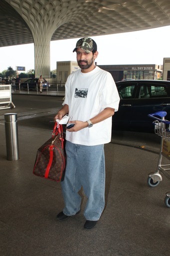 शॉर्ट्स में मानुषी छिल्लर ने ढाया कहर, तो विक्रांत मैसी ने दिखाया कूल अंदाज, देखें सितारों की फोटोज.... 15 विक्रांत मैसी