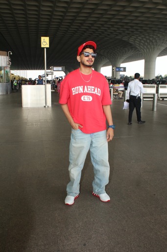 शॉर्ट्स में मानुषी छिल्लर ने ढाया कहर, तो विक्रांत मैसी ने दिखाया कूल अंदाज, देखें सितारों की फोटोज.... 16 मुनन्वर फारूकी