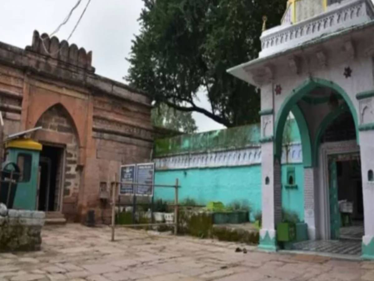 Bhojshala ASI Survey: भोजशाला परिसर में ASI सर्वे का तीसरा दिन; हिंदू-मुस्लिम पक्ष रहा मौजूद Bhojshala ASI Survey: भोजशाला परिसर में ASI सर्वे का तीसरा दिन; हिंदू-मुस्लिम पक्ष रहा मौजूद
