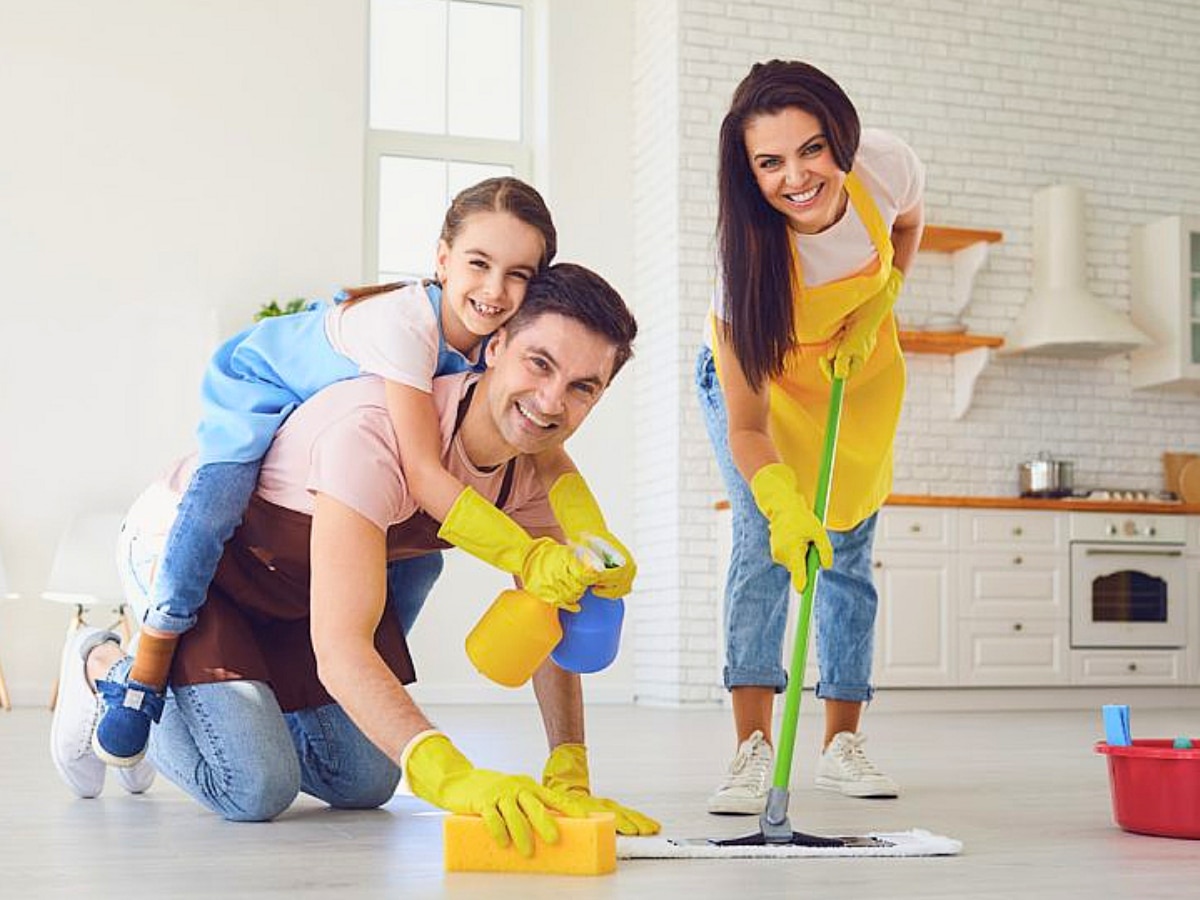 House Cleaning: घर पर आने वाले हैं मेहमान तो सिर्फ 1 घंटे में इस तरह से हर कमरे की सफाई