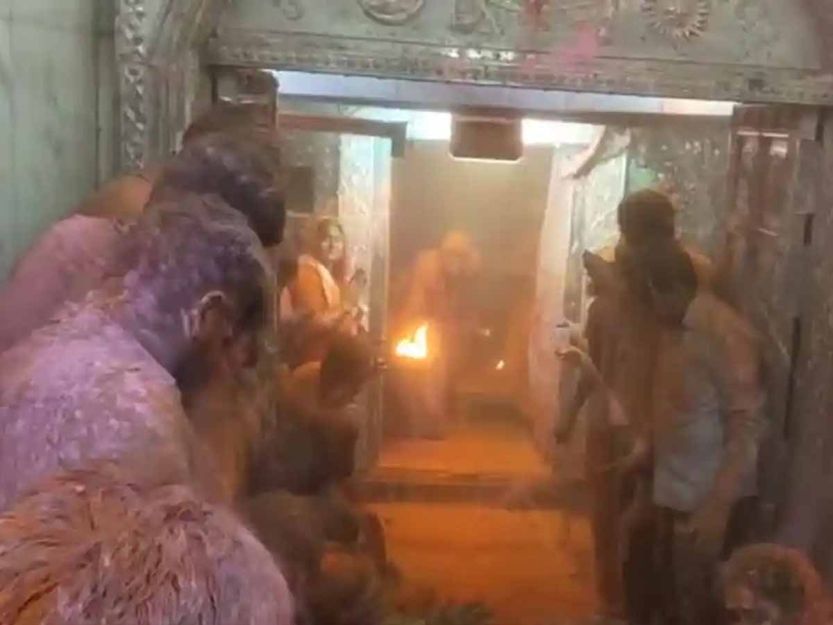 होली खेलते हुए हुआ कांड; महाकाल मंदिर में लगी आग, 13 पुजारी झुलसे