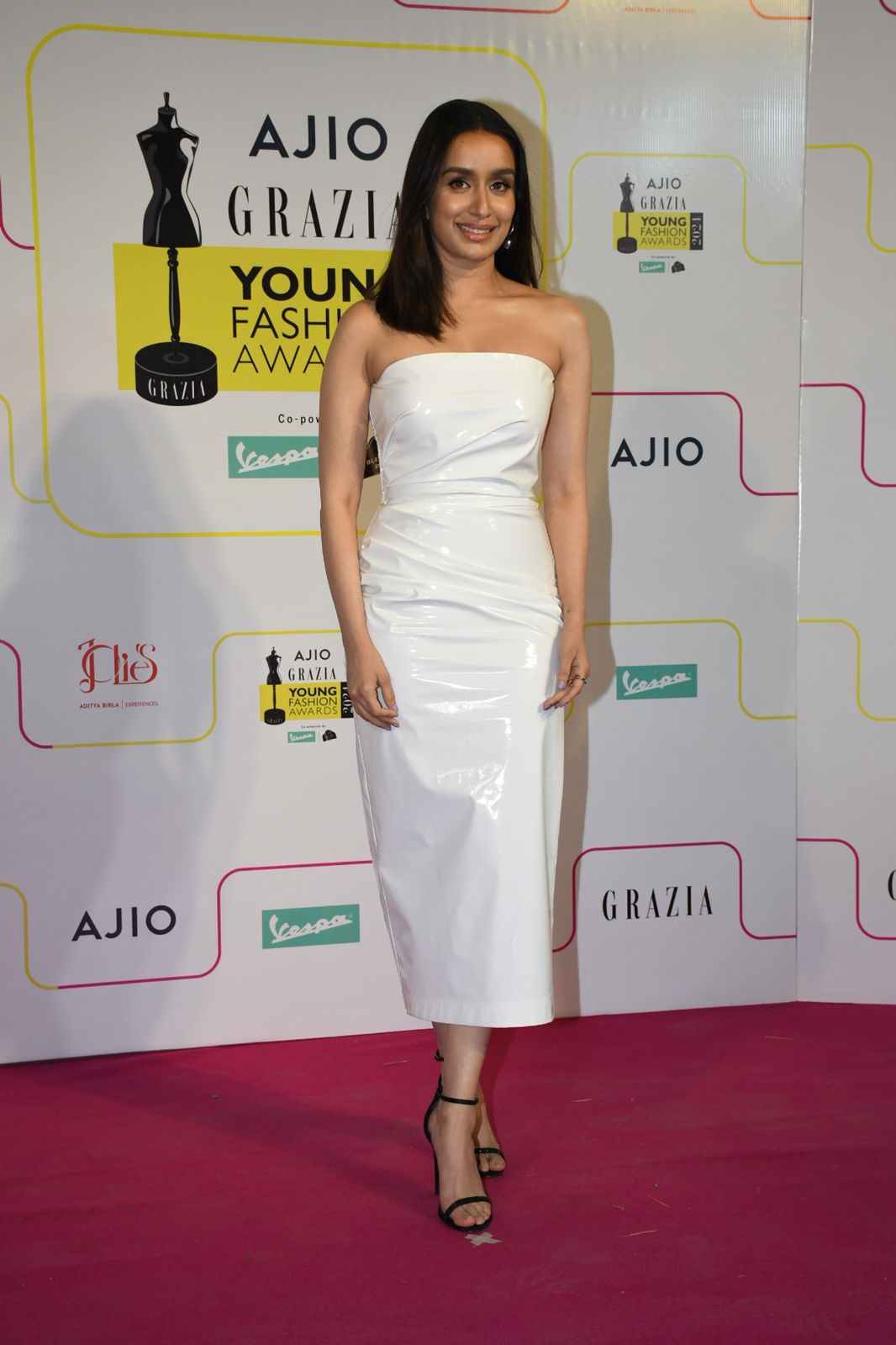 एलिगेंट लुक