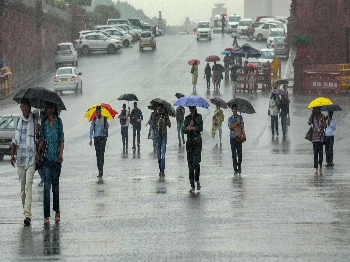 Delhi Weather: हल्की ठंड के साथ शुरू होगा अप्रैल का महीना, जान लें बारिश का भी अपडेट