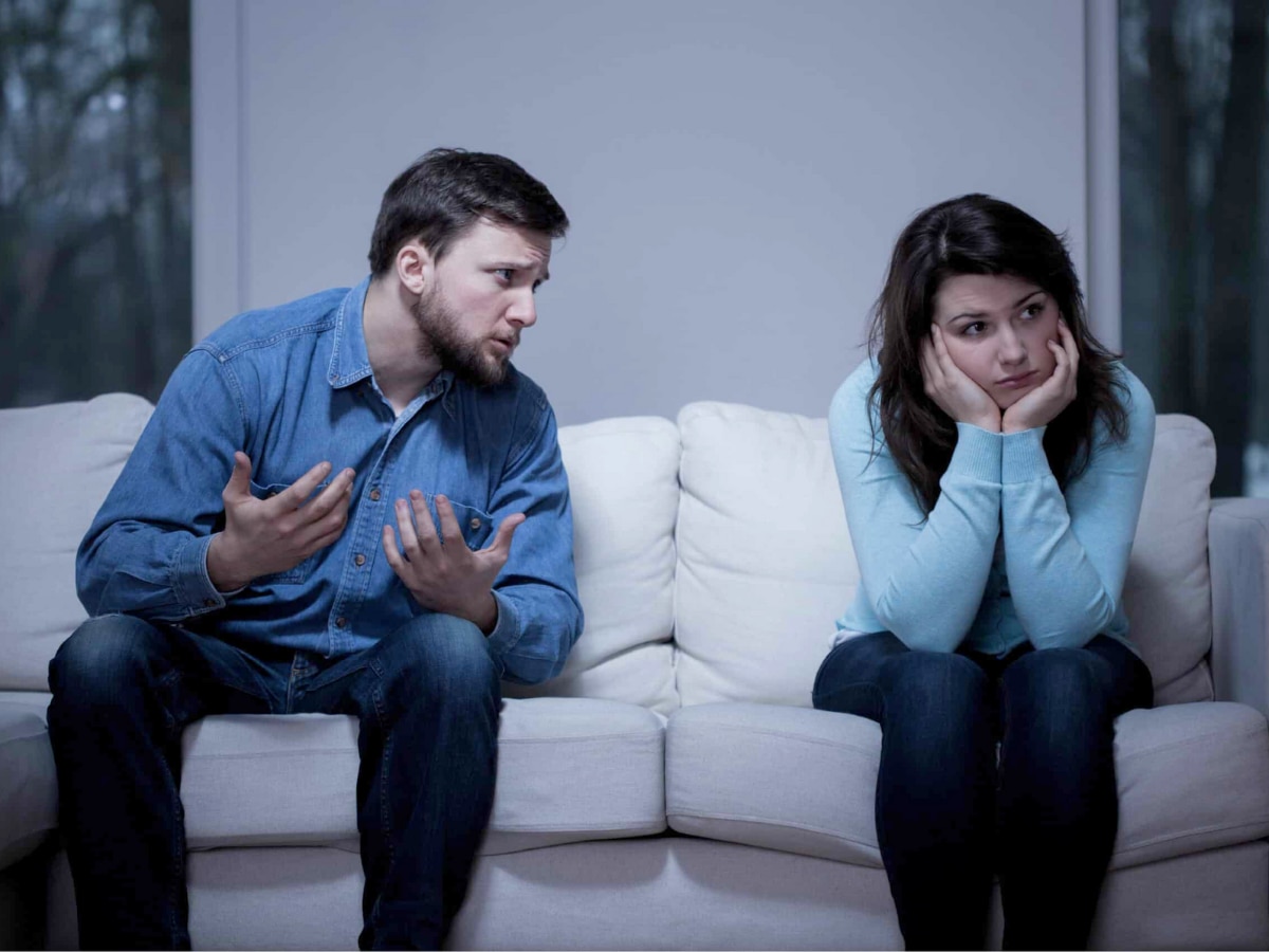 Husband Wife Relationship: फीमेल कलीग के कॉल करने पर गुस्सा नहीं करेगी बीवी, अगर पति पहले ही कर लें ये काम