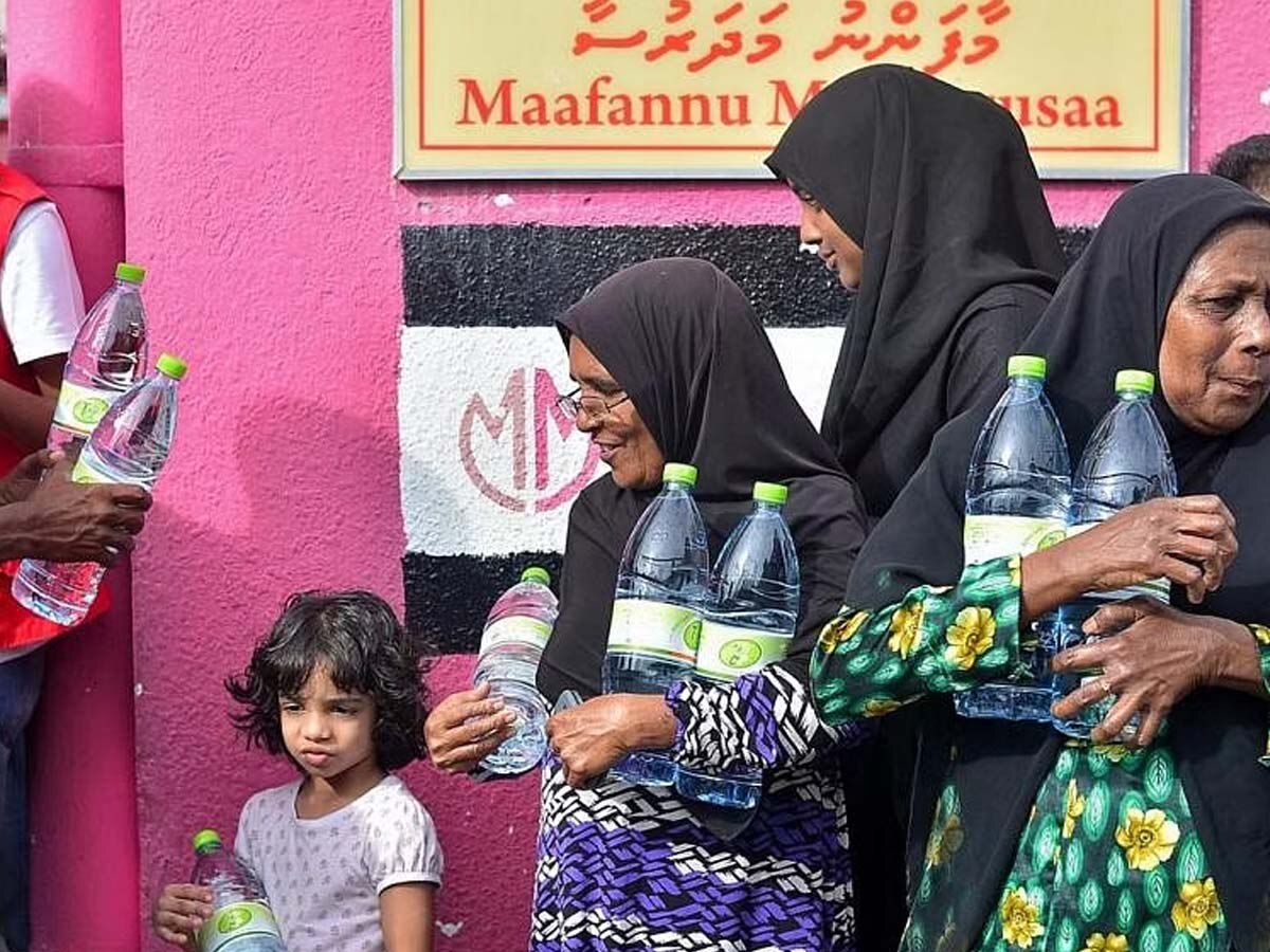 Maldives News: भारत से दुश्मनी कर बूंद-बूंद पानी को तरसा मालदीव, मोइज्जू ने चीन से मंगाया 1500 टन ड्रिंकिंग वाटर