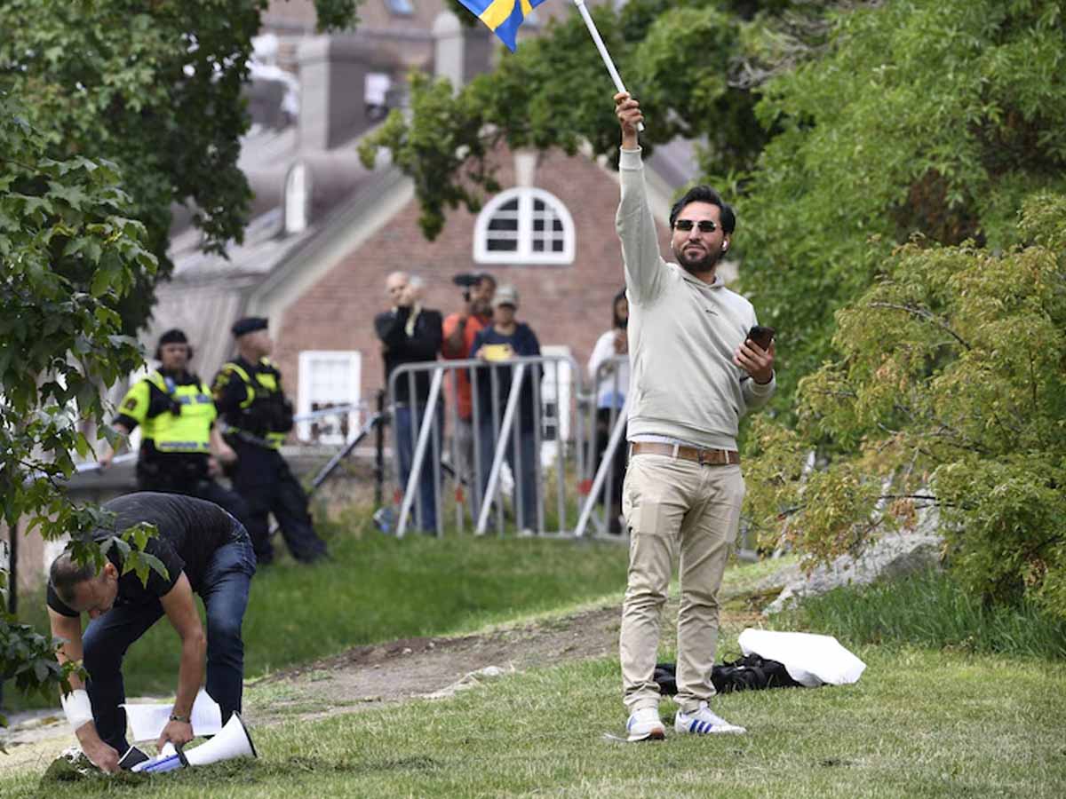 कुरान जलाने वाले शख्स को नार्वे ने दिया निर्वासन का आदेश; अब इस देश में लेगा पनाह कुरान जलाने वाले शख्स को नार्वे ने दिया निर्वासन का आदेश; अब इस देश में लेगा पनाह