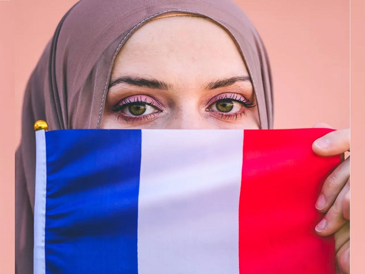 France Hijab News: फ्रांस में हिजाब को लेकर एक बार फिर हुआ विवाद; PM को देना पड़ा दखल