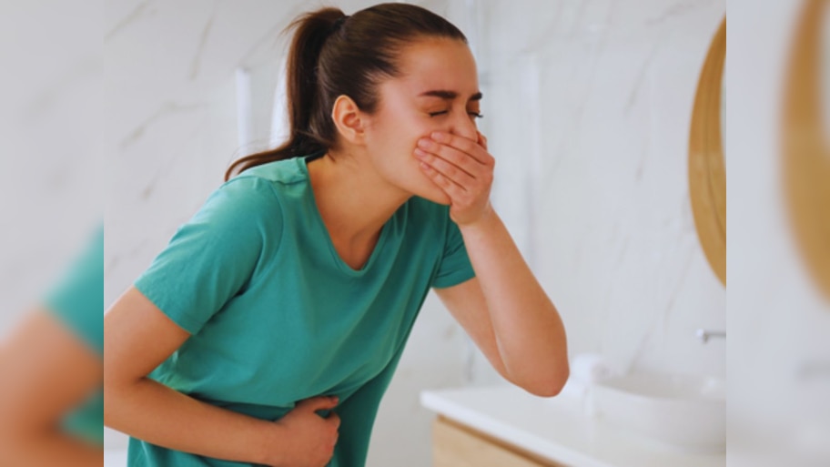 Stomach flu cases rise in Delhi: खुद को सुरक्षित रखने के लिए करें ये उपाय