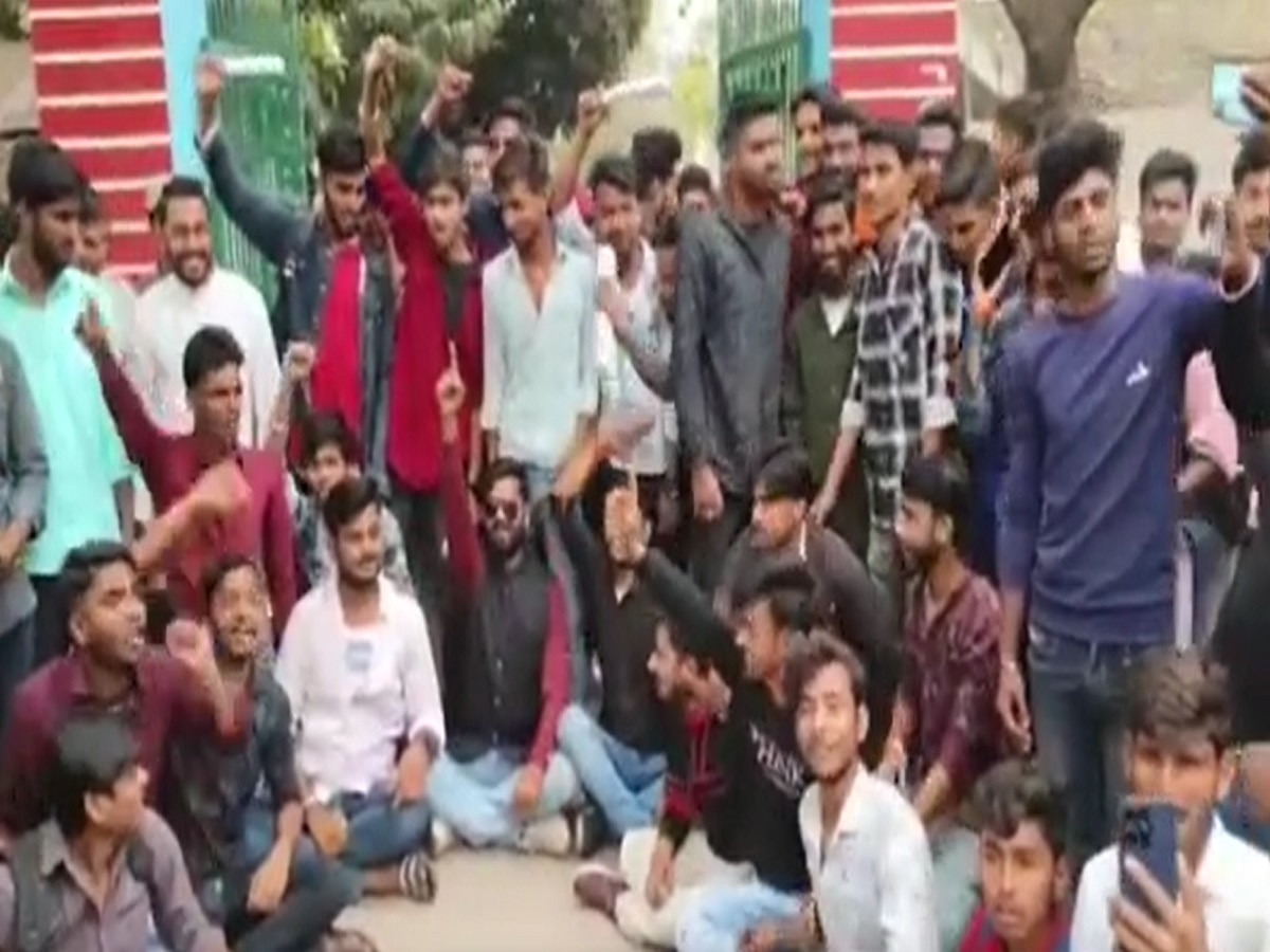 एलएनएमएस कॉलेज वीरपुर में परीक्षार्थियों का हंगामा