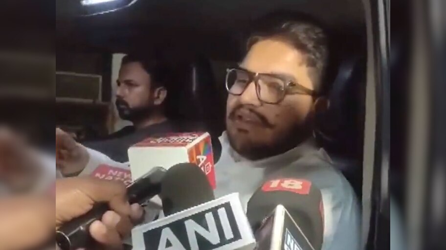 "पापा को दिया गया है जहर", पिता के शव देखने के बाद बोले छोटे बेटे उमर अंसारी