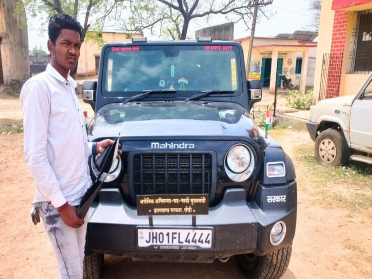 इंजीनियर युवक ने गाड़ी पर लिखवाया ‘भावी मुख्यमंत्री’
