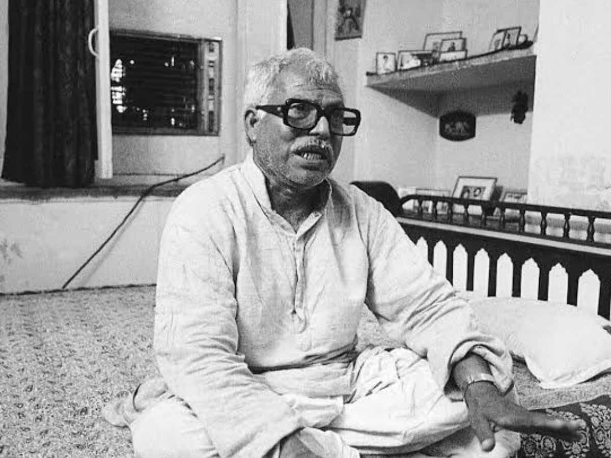 नाई परिवार में पैदा होने वाले कर्पूरी ठाकुर अपने काम से बने 'जननायक' नाई परिवार में पैदा होने वाले कर्पूरी ठाकुर अपने काम से बने 'जननायक'