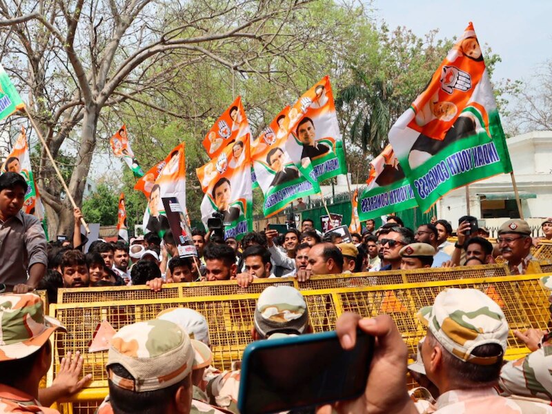यूथ कांग्रेस के कार्यकर्ताओं ने किया विरोध