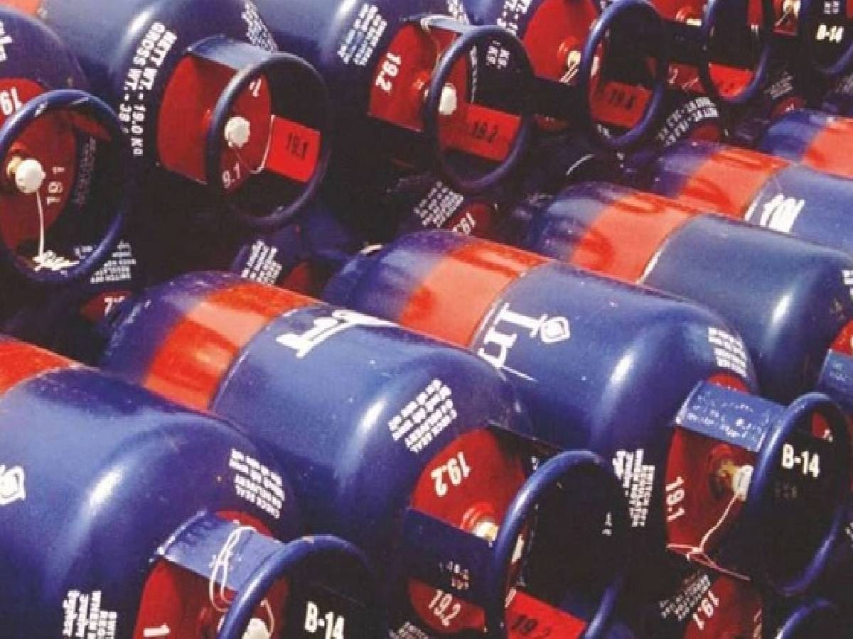 LPG Price Cut: आज से सस्ता हो गया LPG सिलेंडर, जानें दिल्ली से गुरुग्राम तक के दाम