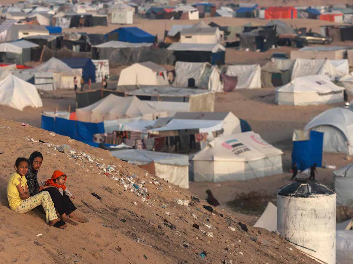 गाजा में बर्पा है कहर! इजरायली हमले में अब तक 32,782 फिलीस्तीनियों की मौत गाजा में बर्पा है कहर! इजरायली हमले में अब तक 32,782 फिलीस्तीनियों की मौत