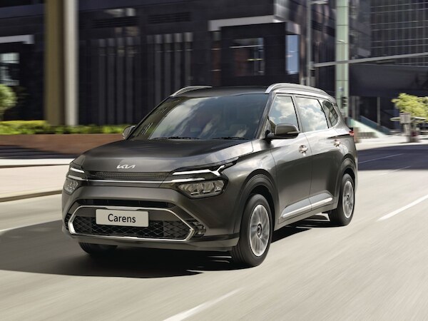 लॉन्च हुई नई 2024 Kia Carens, अपडेटेड फीचर्स के साथ नए वेरिएंट भी मिले