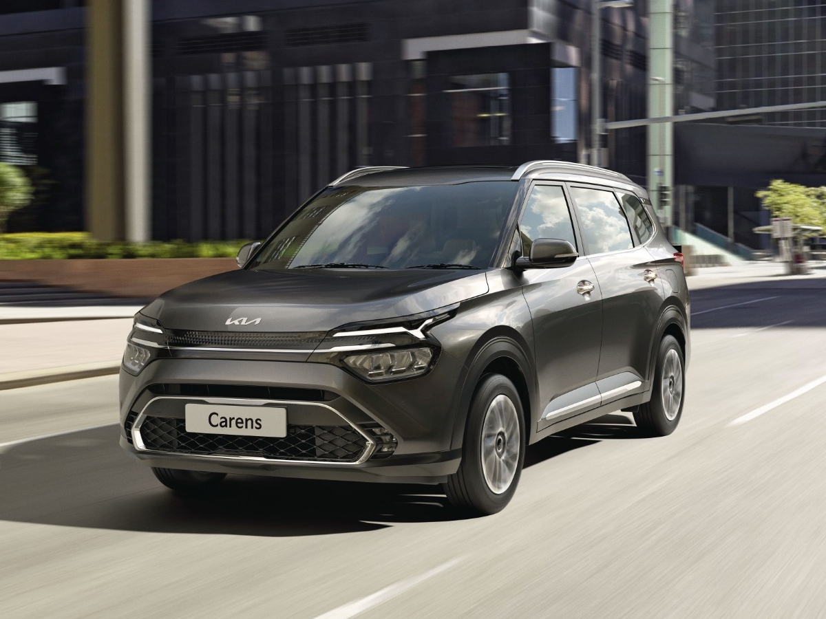 लॉन्च हुई नई 2024 Kia Carens, अपडेटेड फीचर्स के साथ नए वेरिएंट भी मिले लॉन्च हुई नई 2024 Kia Carens, अपडेटेड फीचर्स के साथ नए वेरिएंट भी मिले