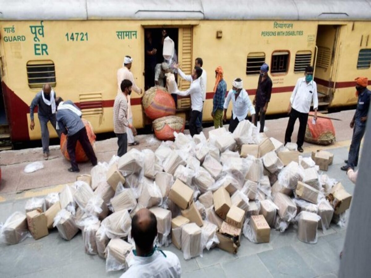 Indian Railways: ରାଜସ୍ୱ ଆଦାୟରେ ରେକର୍ଡ ଭାଙ୍ଗିଲା ରେଳବାଇ; କେଉଁଠୁ ଆସିଲା ଟଙ୍କା ଜଣାଇଦେଲା ରେଳମନ୍ତ୍ରୀ 