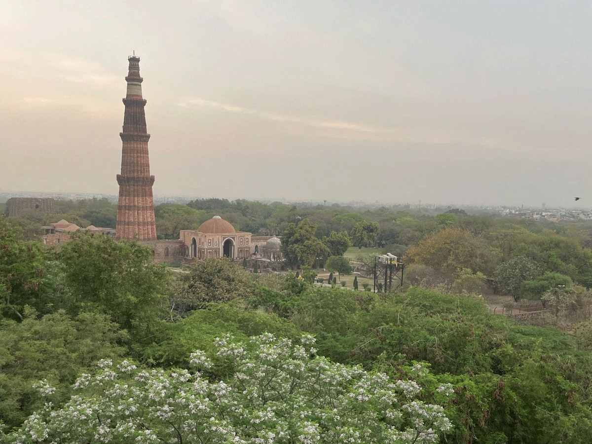 Delhi Weather: दिल्ली- NCR में खुशनुमा रहेगा अप्रैल का महीना, लेकिन खिंच सकता है गर्मी का मौसम