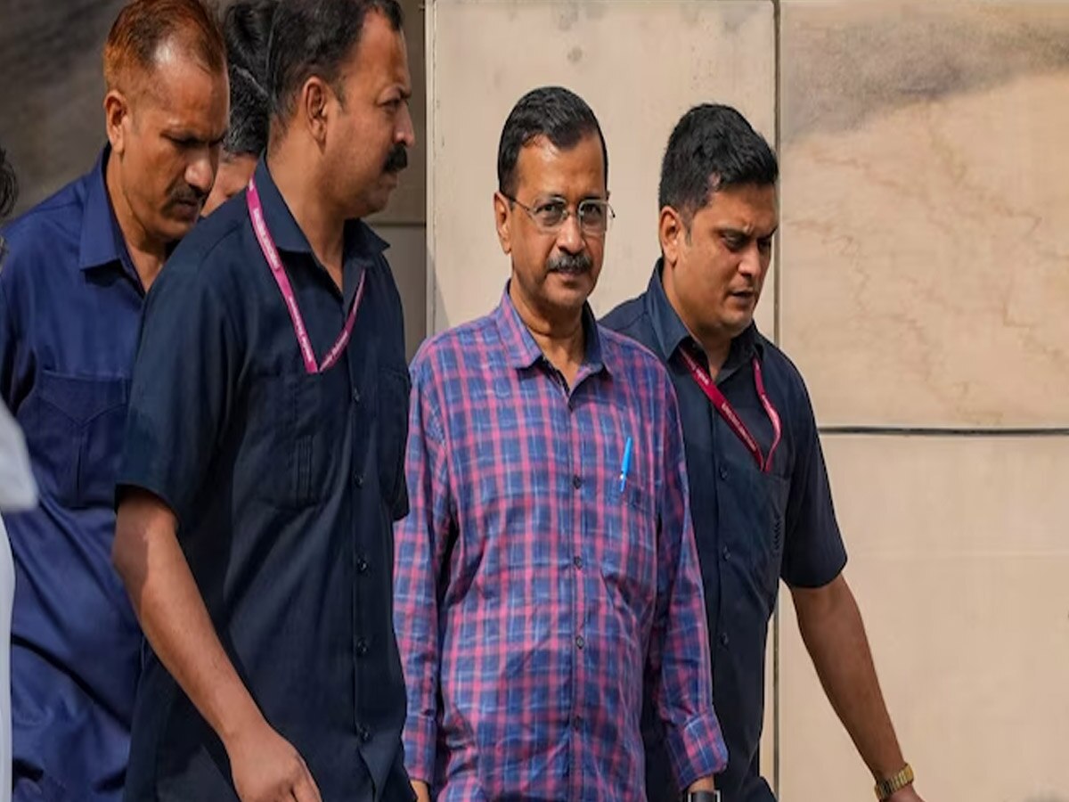 Arvind Kejriwal Hearing: केजरीवाल के वकील बोले, पार्टी को गिराने की कोशिश, गिरफ्तारी के खिलाफ हो रही है सुनवाई