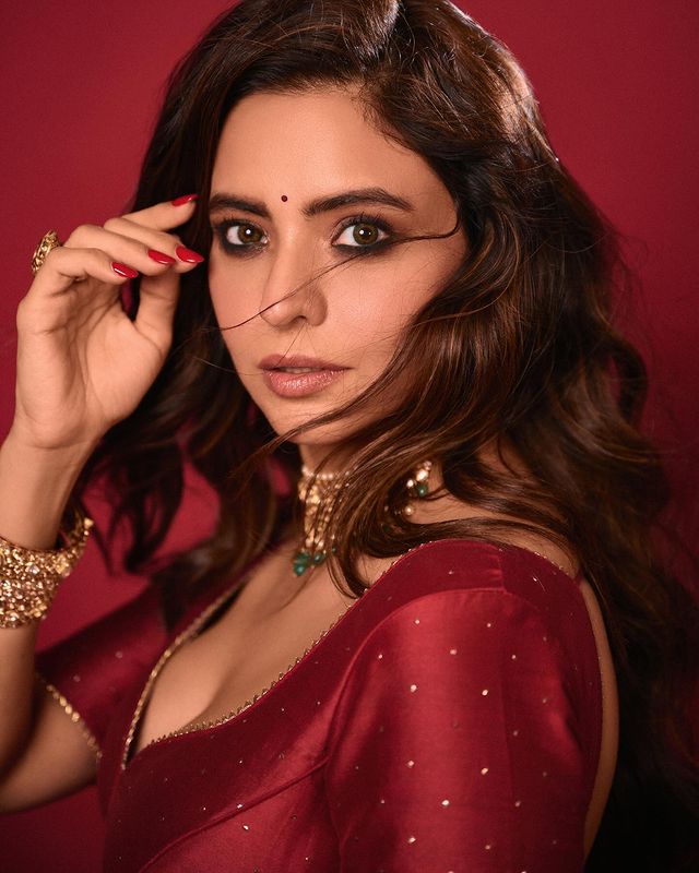 Aamna Sharif : आमना ने ऑफ शोल्डर ड्रेसेज में ढाया कहर 10 निगाहों से किया घायल