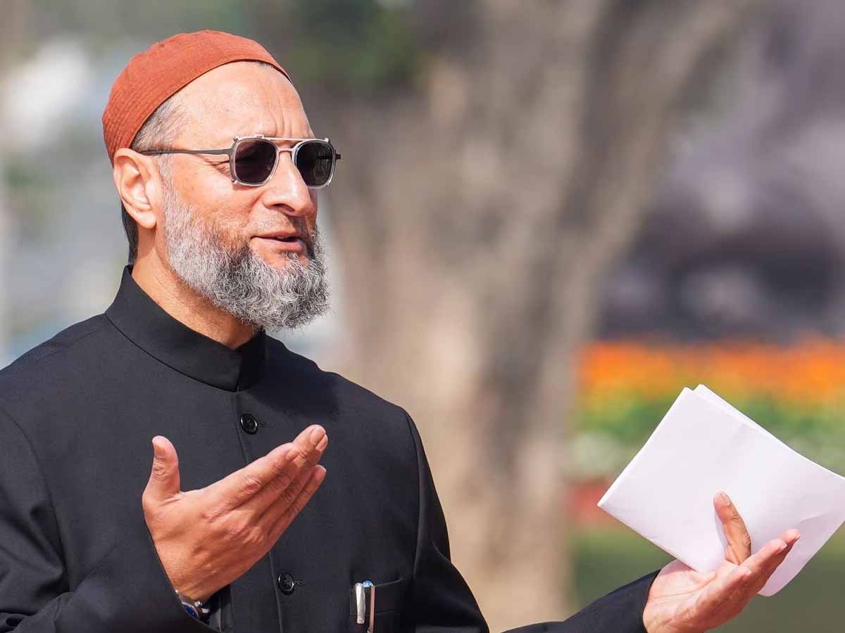 मुख्तार अंसारी के परिवार से मुलाकात के बाद ओवैसी की बढ़ी परेशानी; ECI से की शिकायत मुख्तार अंसारी के परिवार से मुलाकात के बाद ओवैसी की बढ़ी परेशानी; ECI से की शिकायत