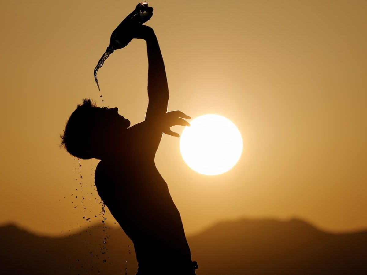 Scorching heat: गर्मी के मौसम में मस्ती के साथ सेहत का भी ख्याल रखें, फॉलो करें एक्सपर्ट के टिप्स