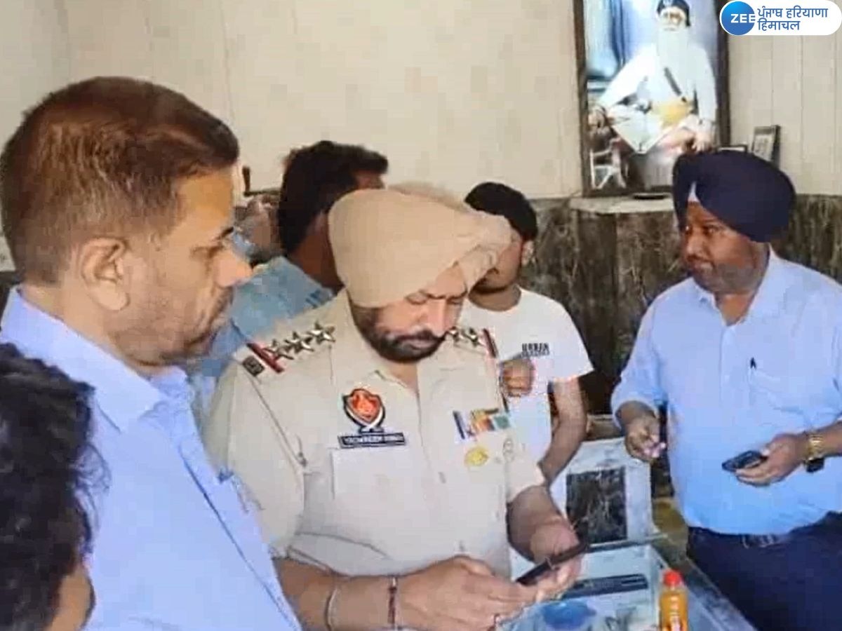 Batala jewelry Loot News: ਗੰਨ-ਪੁਆਇੰਟ 'ਤੇ ਲੁਟੇਰਿਆਂ ਨੇ ਗਹਿਣਿਆਂ ਦੀ ਦੁਕਾਨ ਤੋਂ ਸੋਨਾ ਤੇ ਨਕਦੀ ਲੁੱਟੀ