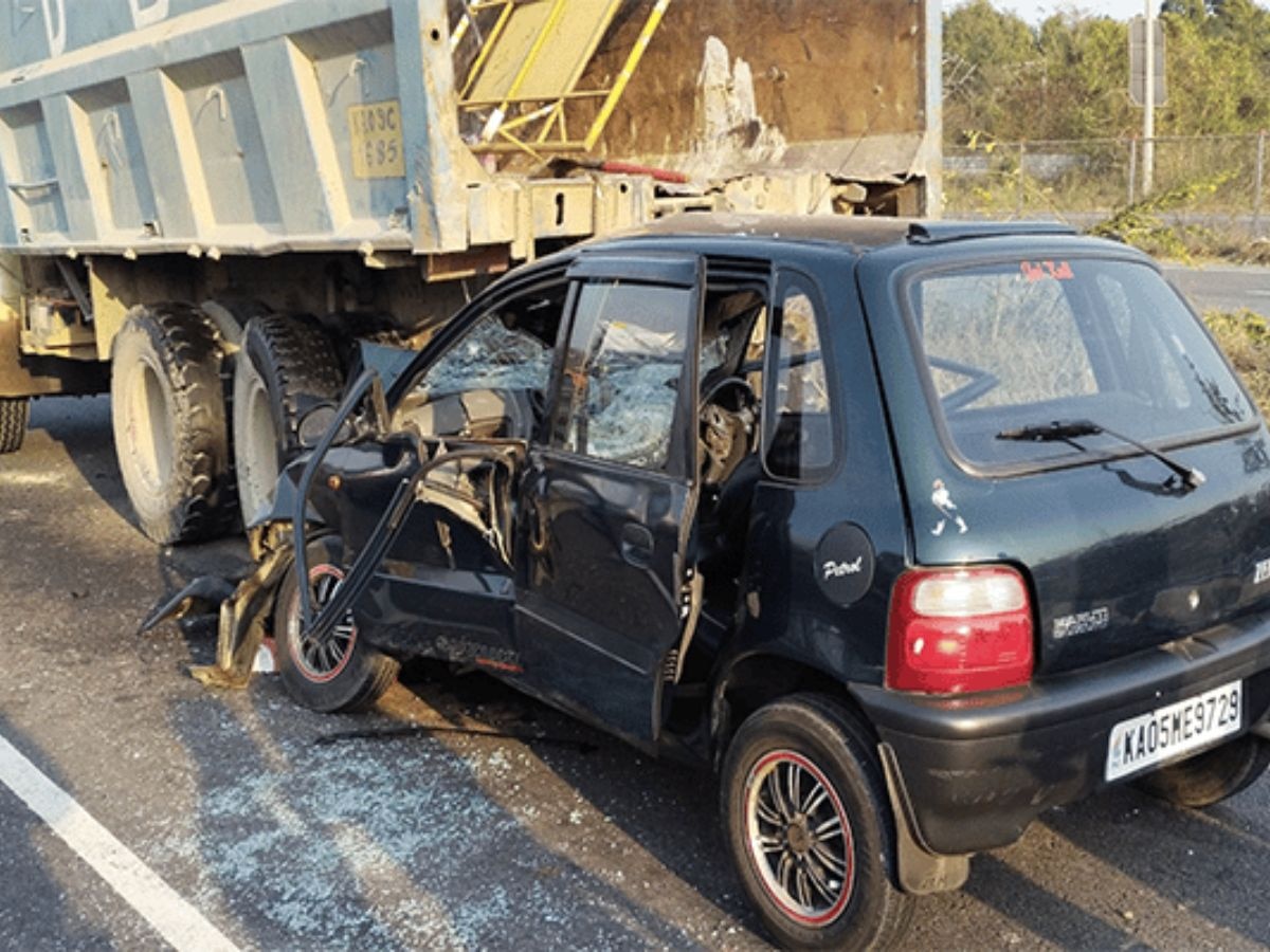 Road Accident: ଟିପରକୁ ପଛପଟୁ ଧକ୍କା ଦେଲା କାର୍, ଘଟଣାସ୍ଥଳରେ ୩ ମୃତ,୨ ଆହତ