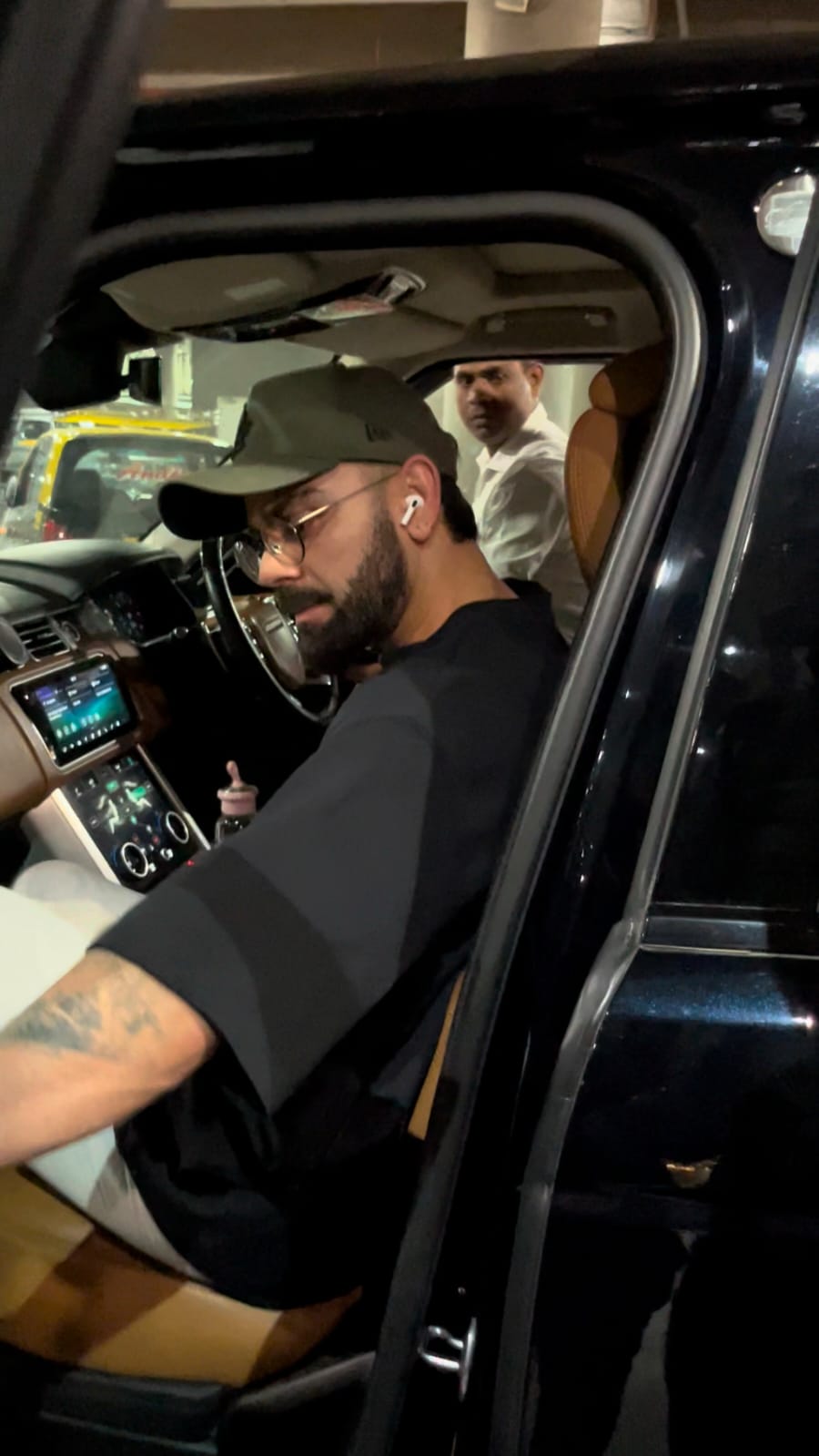 विराट कोहली को भी देख लीजिए