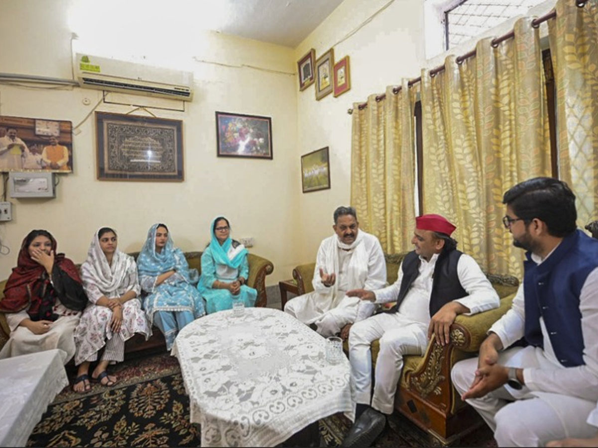 मुख्तार अंसारी के परिवार से मिलने के बाद अखिलेश यादव ने सरकार पर लगाए गंभीर इल्जाम मुख्तार अंसारी के परिवार से मिलने के बाद अखिलेश यादव ने सरकार पर लगाए गंभीर इल्जाम