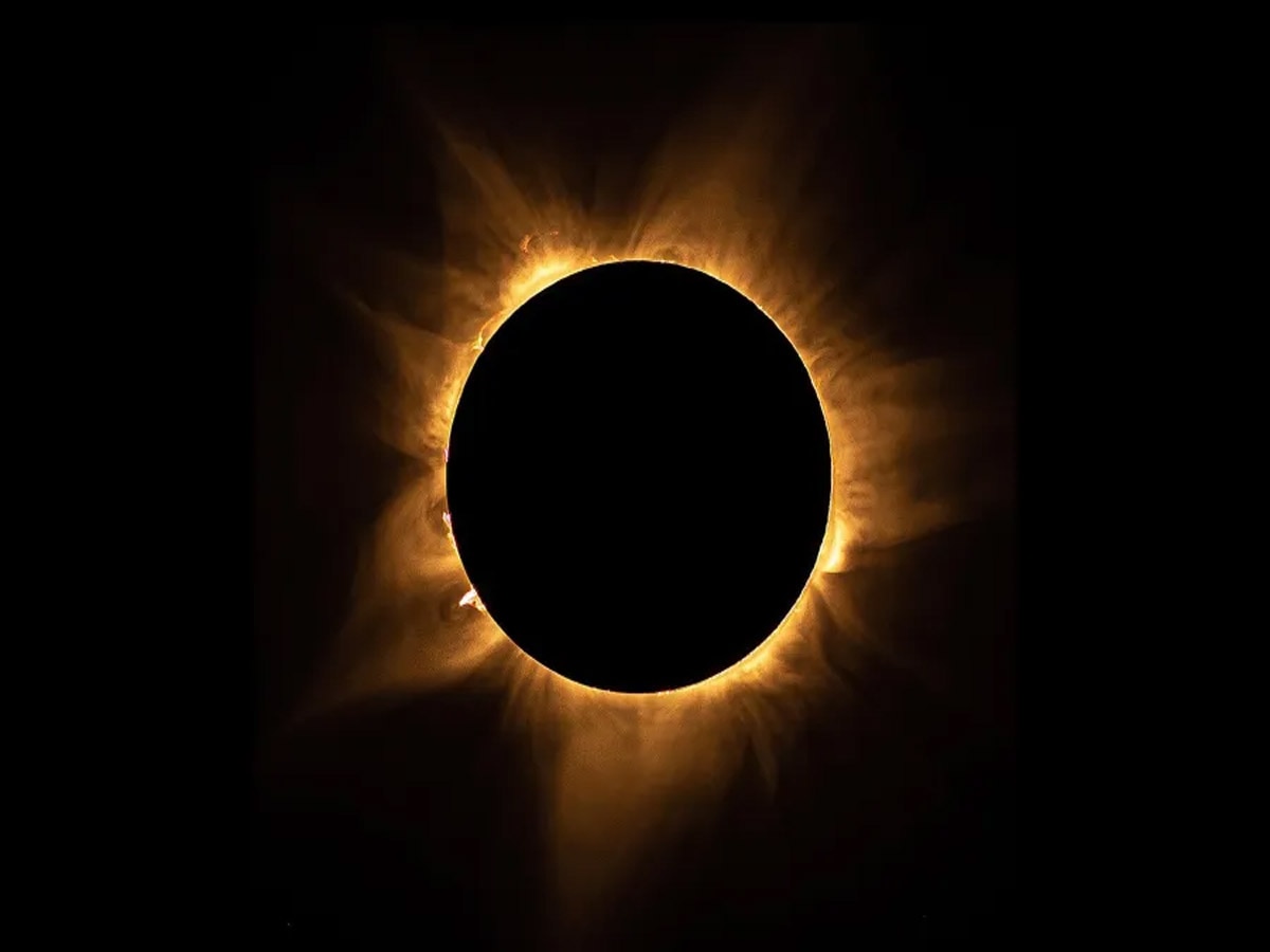 Surya Grahan Today: दिन के वक्त हो जाएगा अंधेरा, आज है पूर्ण सूर्य ग्रहण