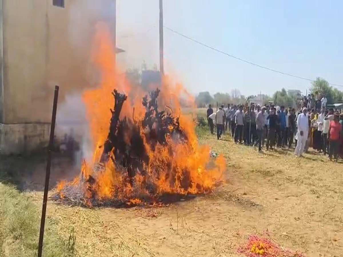 jaipur kotputli news Last rites of martyr Subedar Girraj Prasad Yadav done in bansur