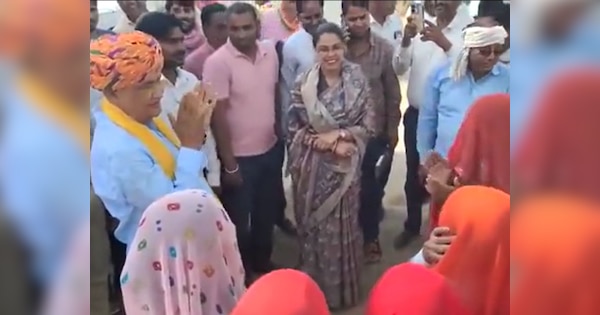 Rural women welcomed Kirori Lal Minar in a unique style with folk songs ...