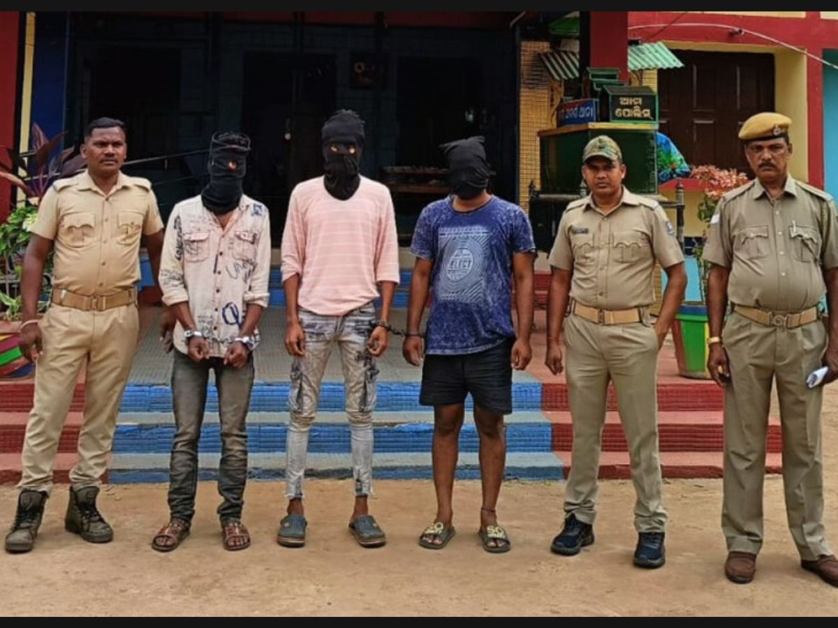 Crime News: କାମାକ୍ଷାନଗର ପୋଲିସର ଚଢାଉ, ୩ ଡକାୟତ ଗିରଫ Crime News: କାମାକ୍ଷାନଗର ପୋଲିସର ଚଢାଉ, ୩ ଡକାୟତ ଗିରଫ