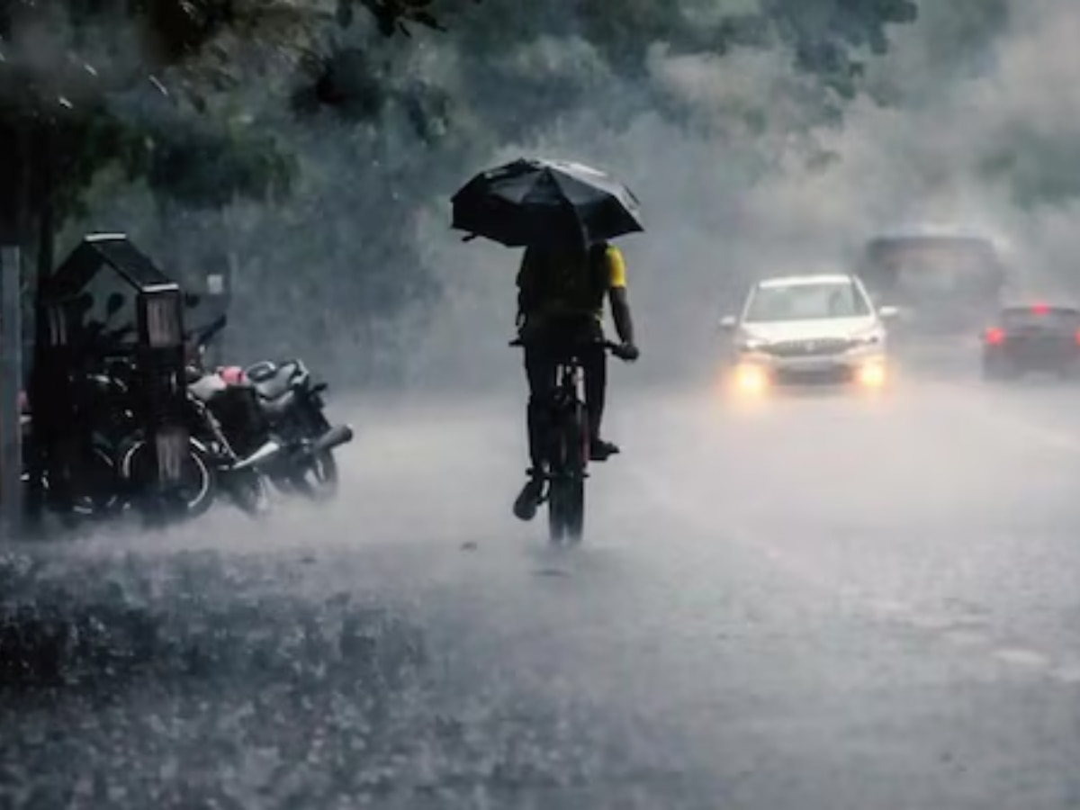 Weather Update: दिल्ली समेत 5 राज्यों में गरज-चमक से साथ होगी तेज बारिश, जानें कहां और कब से बदलेगा मौसम