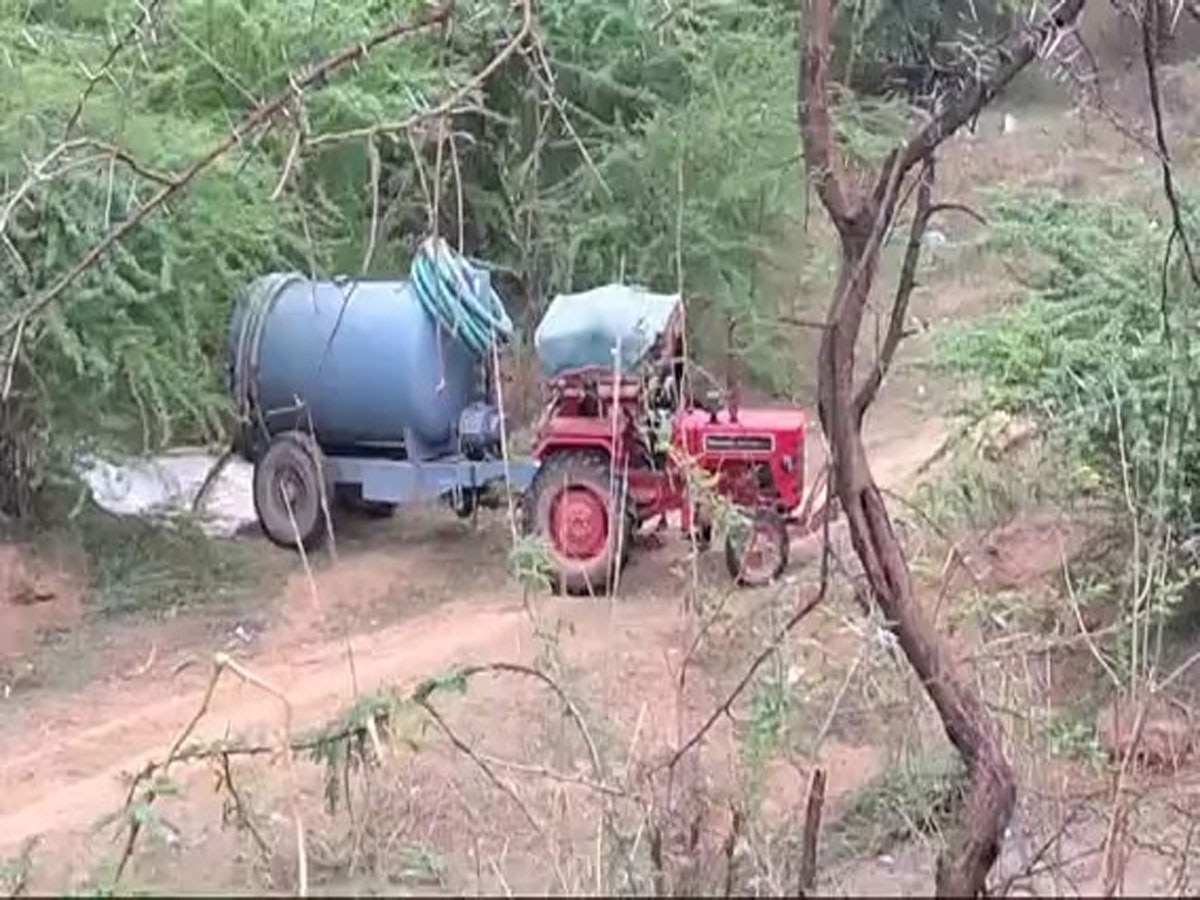 Karauli News: कचरा डिपो बनी श्री महावीर जी की गंभीर नदी, दुर्गंध और कचरे से अटा पड़ा