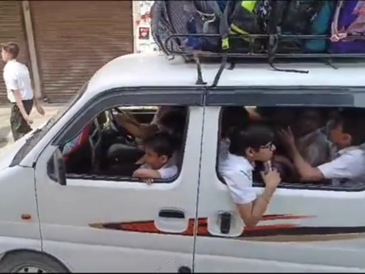Sonipat News: सरकारी छुट्टी पर भी खुले कई स्कूल, 20 से ज्यादा बच्चे बैठाने वाले कैब चालक बोला- सब अलाउड है