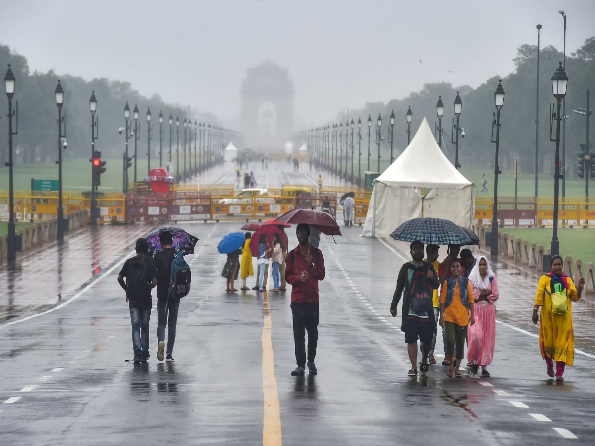 Delhi Weather Update: हवाओं और बूंदाबूंदी के बाद दिल्ली का मौसम हुआ सुहाना, गर्मी से राहत