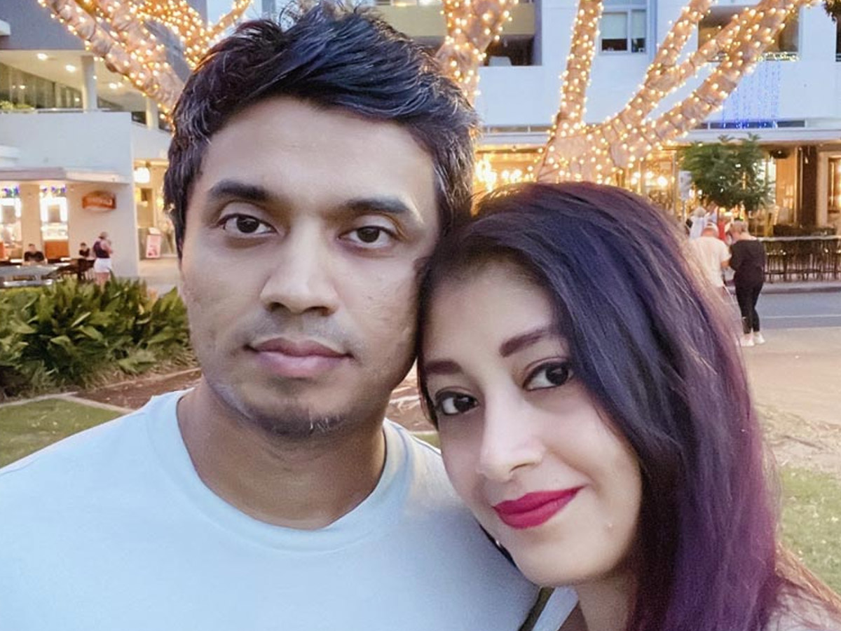 Sydney Attack: मॉल में फंसे भारतीय कपल ने सुनाई आपबीती, खुद को ऐसे किया महफूज Sydney Attack: मॉल में फंसे भारतीय कपल ने सुनाई आपबीती, खुद को ऐसे किया महफूज