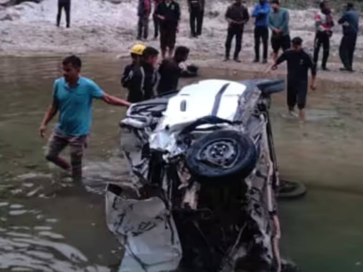 Bageshwar Road Accident: उत्तराखंड में सड़क हादसा; बागेश्वर में नदी में गिरी कार, 4 की मौत