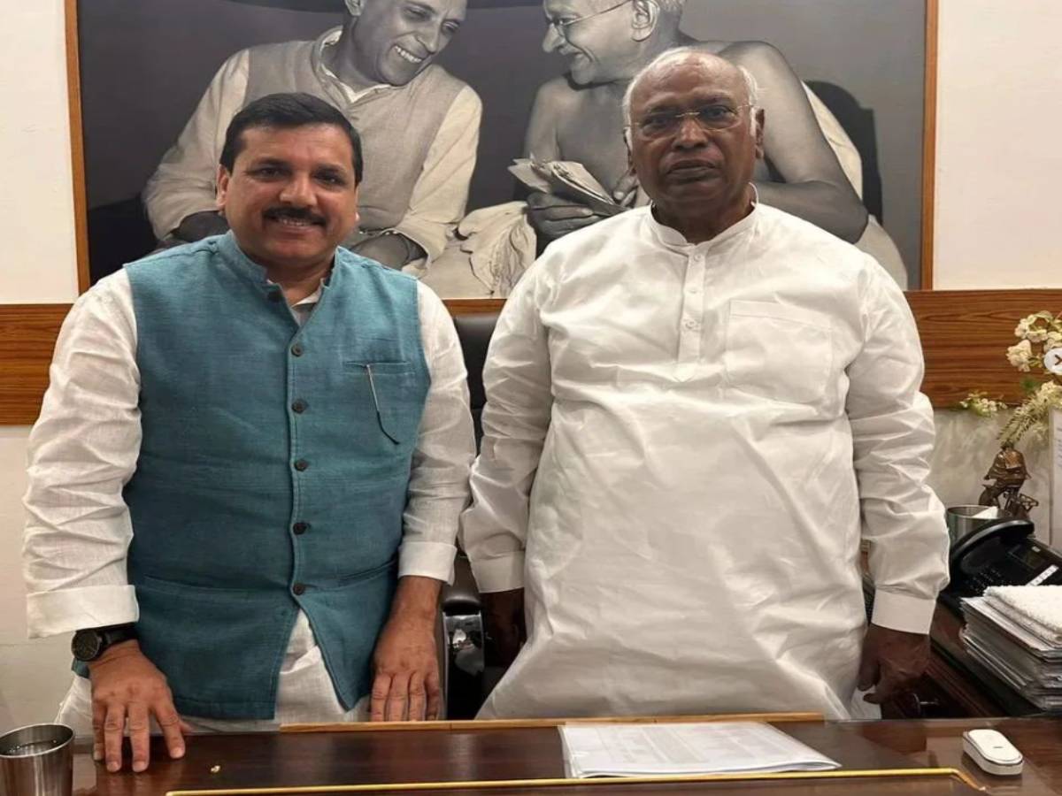 AAP नेता संजय सिंह ने कांग्रेस अध्यक्ष से की मुलाकात; "INDIA गठबंधन समेत कई मुद्दों पर चर्चा" AAP नेता संजय सिंह ने कांग्रेस अध्यक्ष से की मुलाकात; "INDIA गठबंधन समेत कई मुद्दों पर चर्चा"