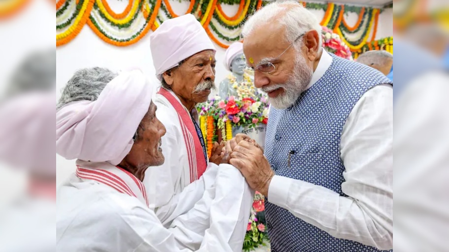 Ayushman Bharat: ପ୍ରତ୍ୟେକ ବୃଦ୍ଧ ବ୍ୟକ୍ତିଙ୍କ ପାଇଁ ୫ ଲକ୍ଷ ଟଙ୍କା ପର୍ଯ୍ୟନ୍ତ ମାଗଣା ଚିକିତ୍ସା! ନିର୍ବାଚନ ସମୟରେ ପିଏମ ମୋଦୀଙ୍କ ଘୋଷଣା
