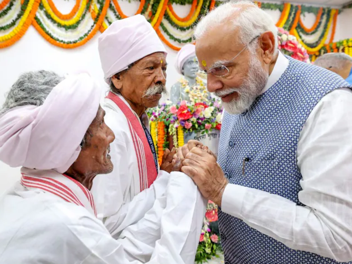 Ayushman Bharat: ପ୍ରତ୍ୟେକ ବୃଦ୍ଧ ବ୍ୟକ୍ତିଙ୍କ ପାଇଁ ୫ ଲକ୍ଷ ଟଙ୍କା ପର୍ଯ୍ୟନ୍ତ ମାଗଣା ଚିକିତ୍ସା! ନିର୍ବାଚନ ସମୟରେ ପିଏମ ମୋଦୀଙ୍କ ଘୋଷଣା Ayushman Bharat: ପ୍ରତ୍ୟେକ ବୃଦ୍ଧ ବ୍ୟକ୍ତିଙ୍କ ପାଇଁ ୫ ଲକ୍ଷ ଟଙ୍କା ପର୍ଯ୍ୟନ୍ତ ମାଗଣା ଚିକିତ୍ସା! ନିର୍ବାଚନ ସମୟରେ ପିଏମ ମୋଦୀଙ୍କ ଘୋଷଣା