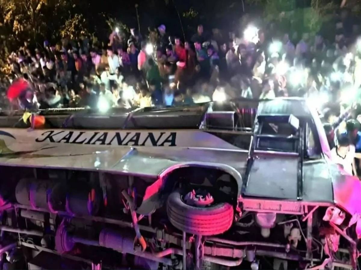 Odisha Bus Accident: ओडिशा में सड़क हादसा; फ्लाईओवर से गिरी बस, 5 की मौत